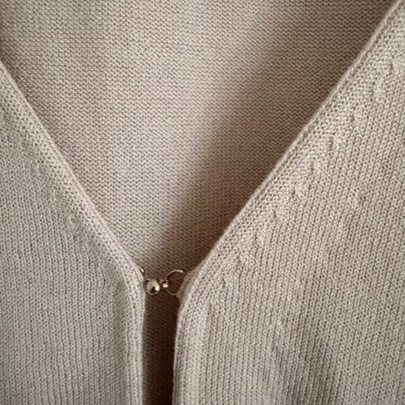 MM.LaFleur Beige Knit Billie Cardigan Hook & Eye Closure Sweater Size XL - Picture 2 of 5